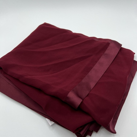 Calvin Klein Elegant Satin-Trim Chiffon Evening Wrap in Maroon NWT - Picture 3 of 5